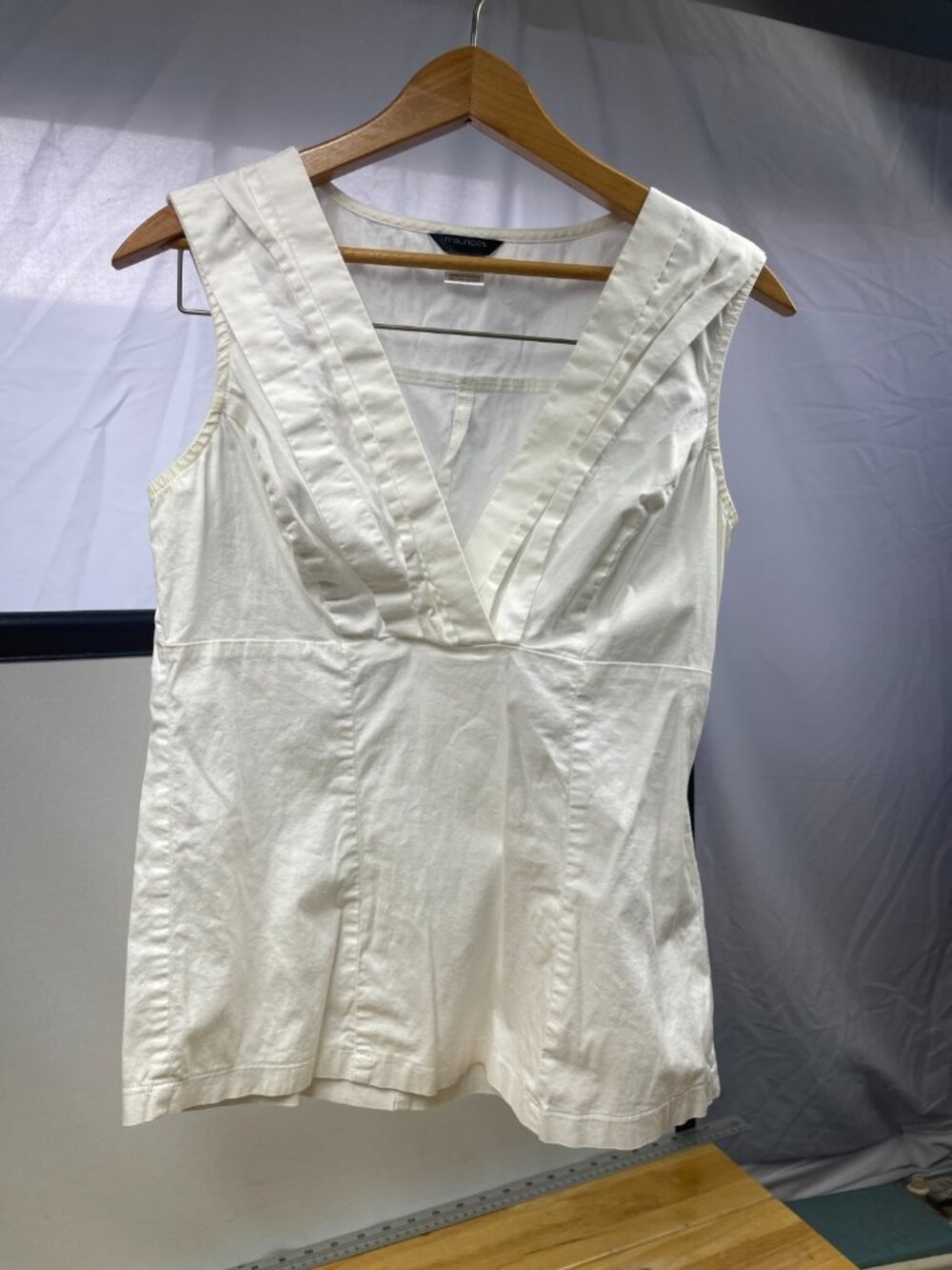 Maurices White Sleeveless V Neck Stretch Cotton Blouse Top Women's Medium M
